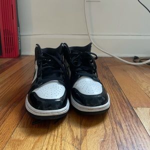 Jordan 1 Mid Carbon